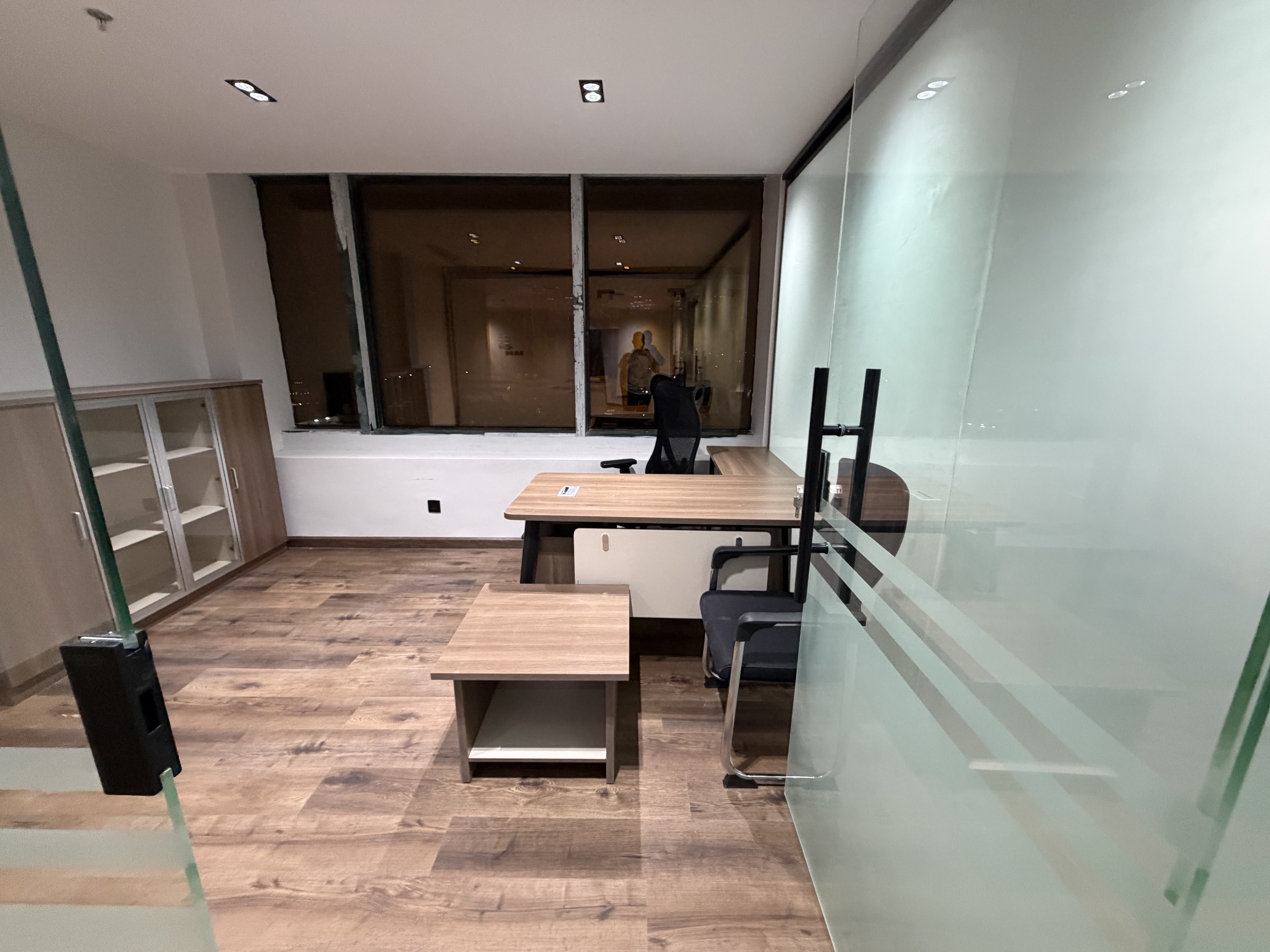 مكتب صغير - نخبة تسكين